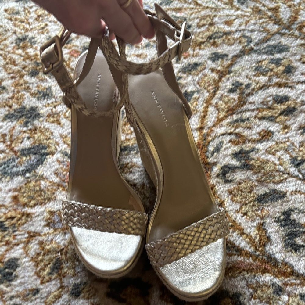 Wedge sandals metallic